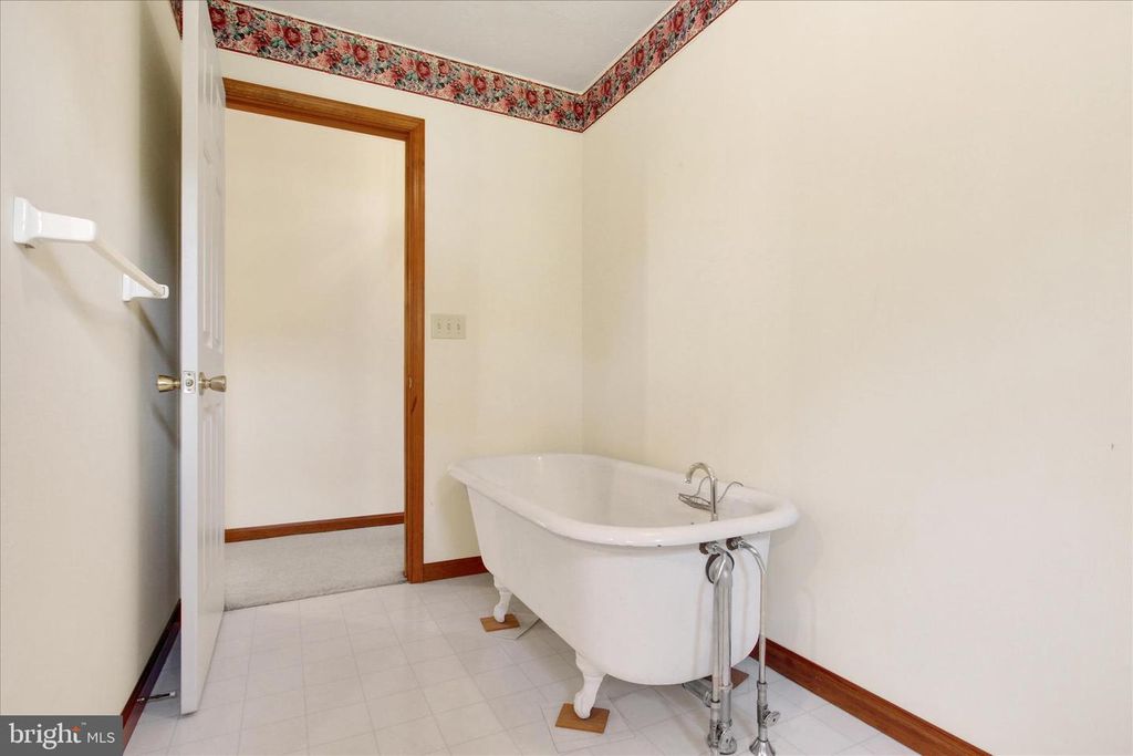 Image 15 of property listing at 7208 KOPP RD, Spring Grove, PA 17362