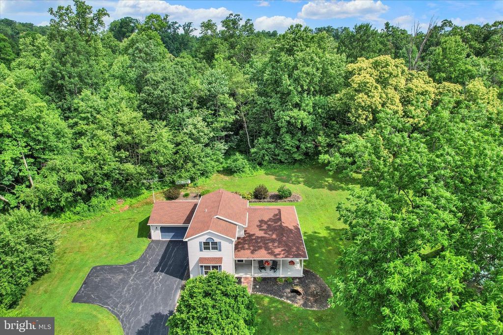 Image 21 of property listing at 7208 KOPP RD, Spring Grove, PA 17362