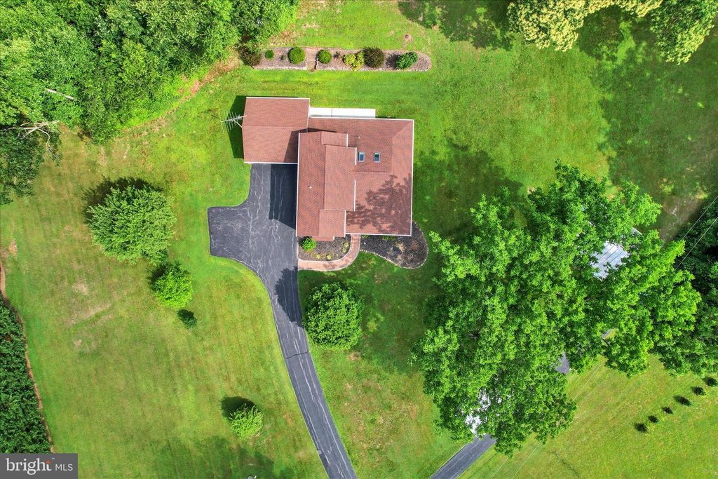 Image 22 of property listing at 7208 KOPP RD, Spring Grove, PA 17362
