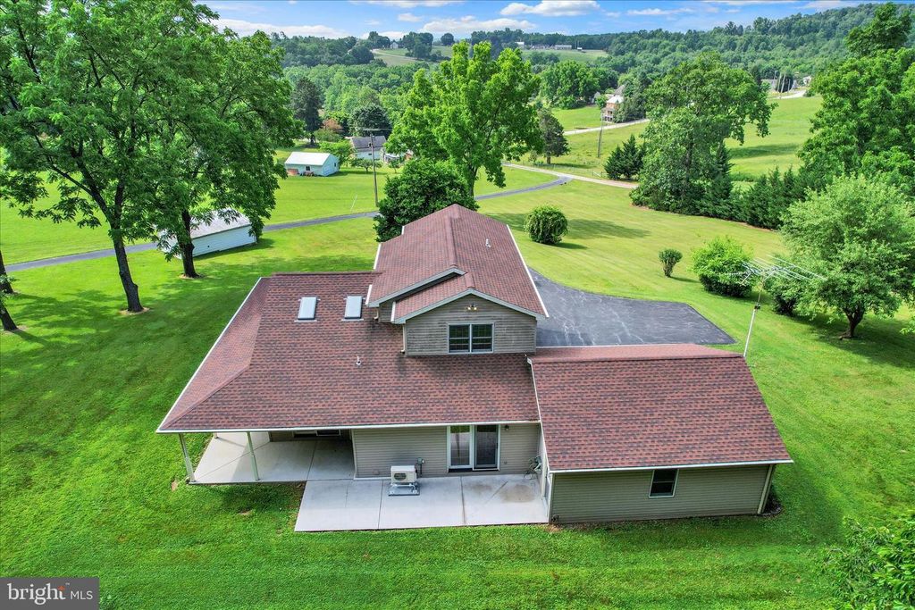 Image 24 of property listing at 7208 KOPP RD, Spring Grove, PA 17362