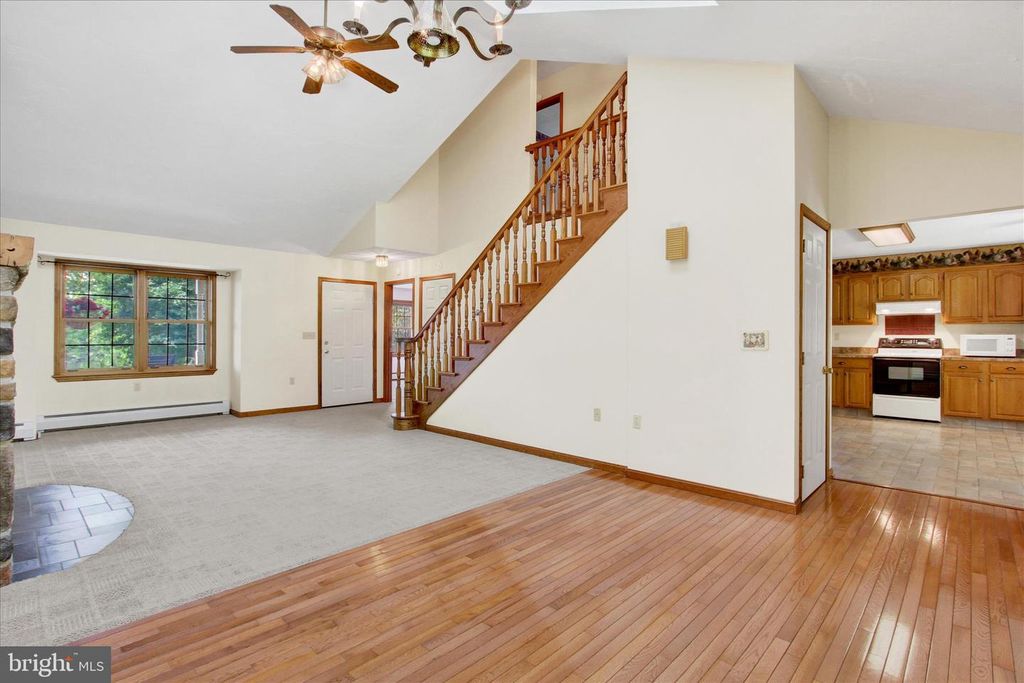 Image 25 of property listing at 7208 KOPP RD, Spring Grove, PA 17362