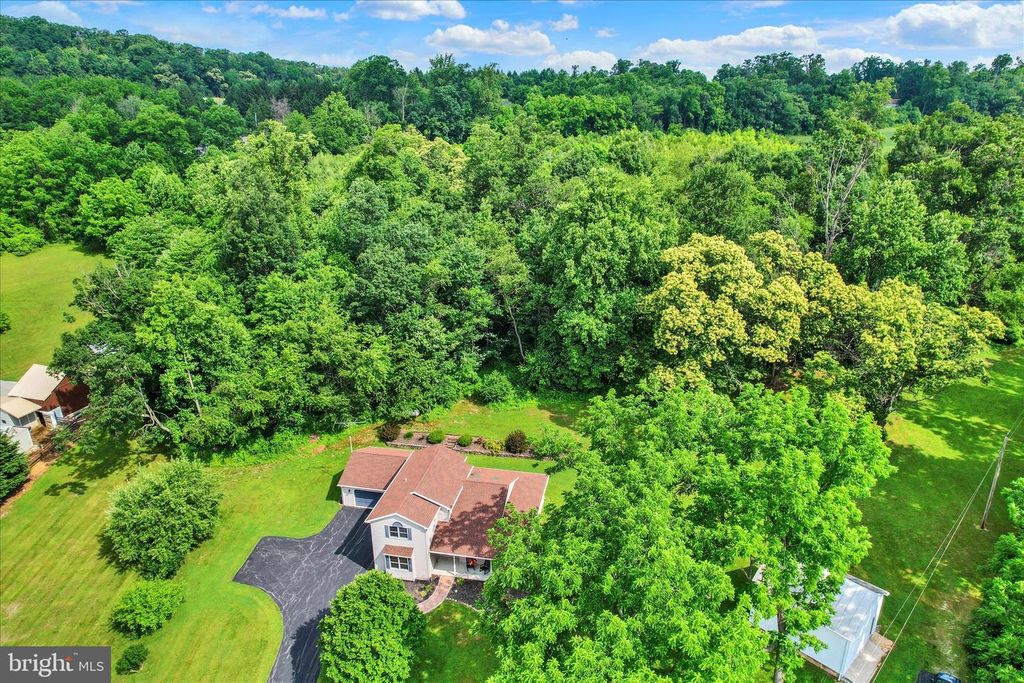 Image 33 of property listing at 7208 KOPP RD, Spring Grove, PA 17362