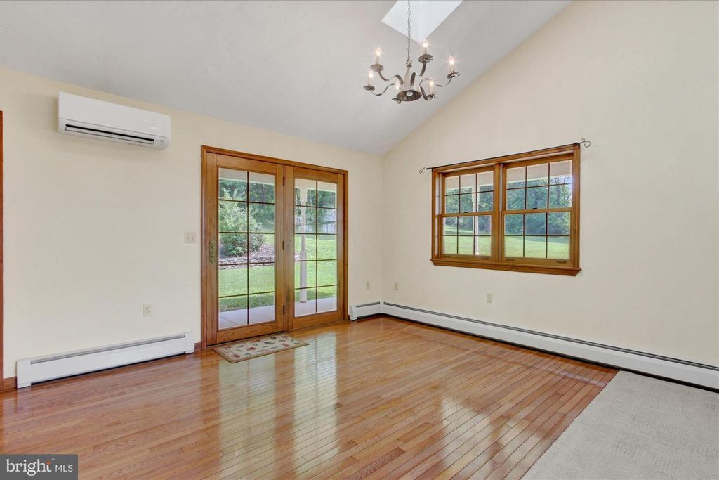 Image 4 of property listing at 7208 KOPP RD, Spring Grove, PA 17362