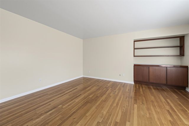 29166 Lorikay Street, Farmington Hills, MI 48334