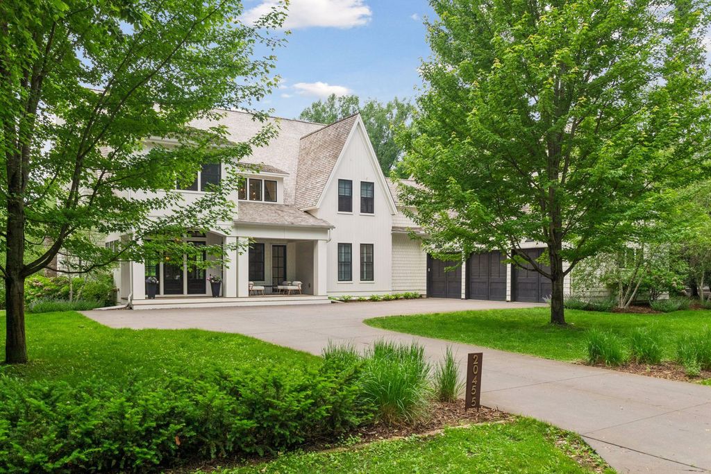 20455 Park Place, Deephaven, MN 55331