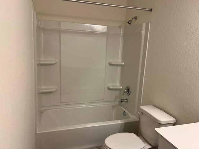 624 Gemsbok DR, Hutto, TX 78364