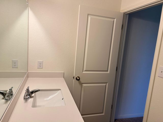 624 Gemsbok DR, Hutto, TX 78364