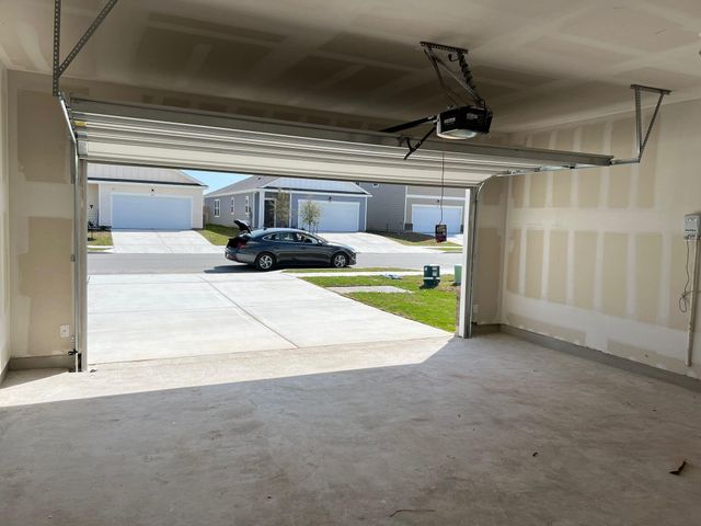 624 Gemsbok DR, Hutto, TX 78364