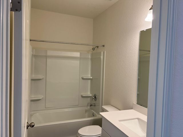 624 Gemsbok DR, Hutto, TX 78364