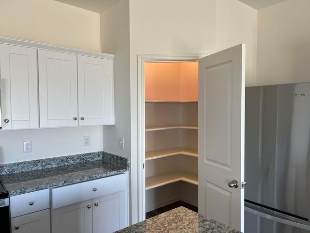 624 Gemsbok DR, Hutto, TX 78364