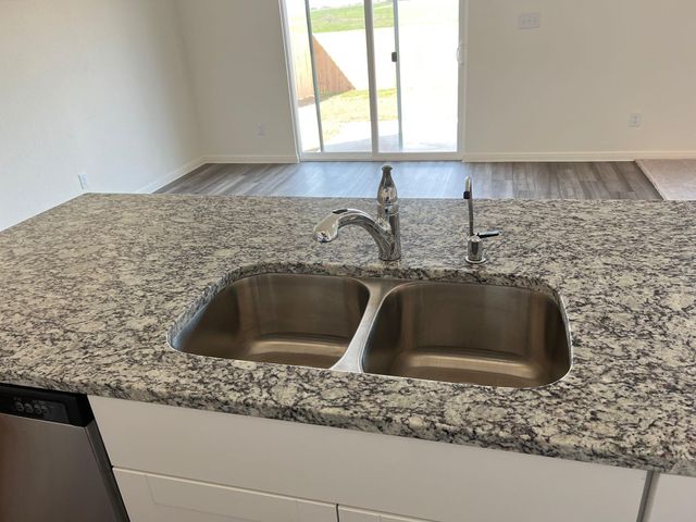 624 Gemsbok DR, Hutto, TX 78364