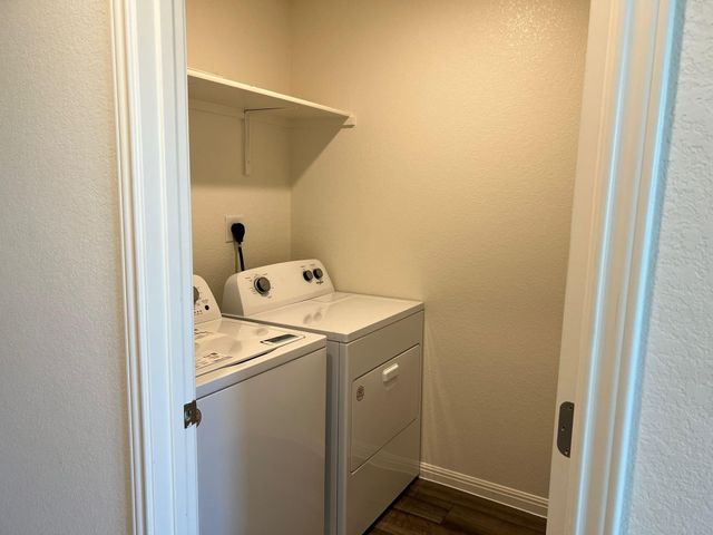 624 Gemsbok DR, Hutto, TX 78364