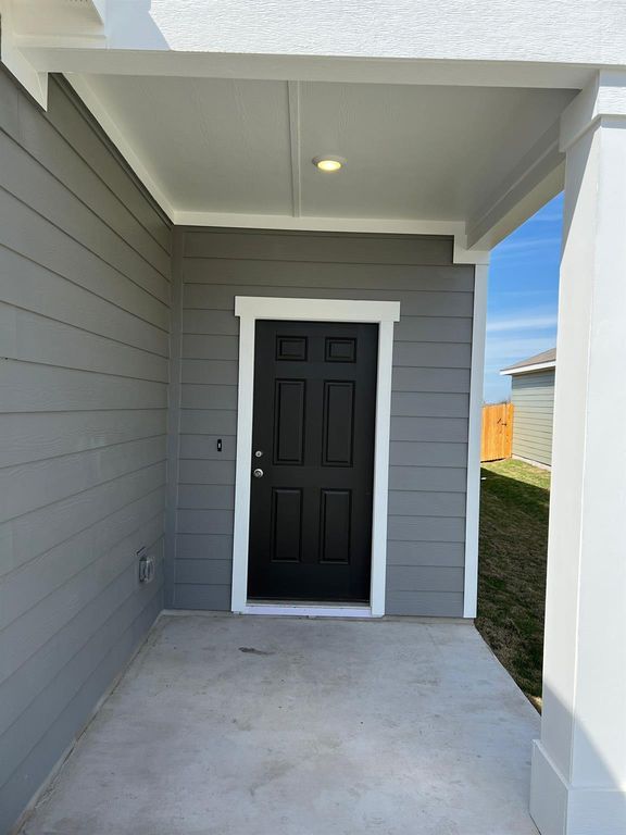 624 Gemsbok DR, Hutto, TX 78364