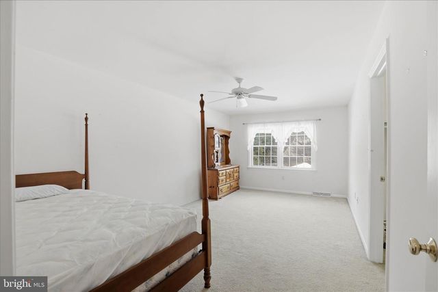 6 SPRING HILL LN, Mountville, PA 17554