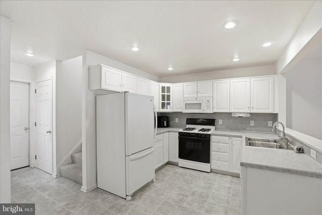 6 SPRING HILL LN, Mountville, PA 17554