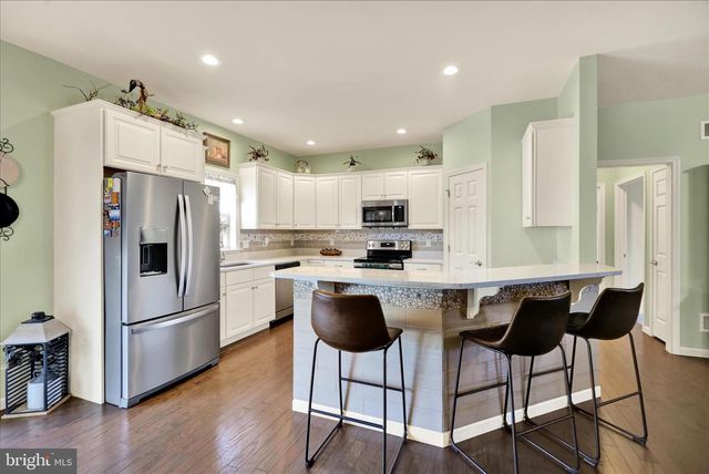 4 ROSEBUSH CT, Womelsdorf, PA 19567