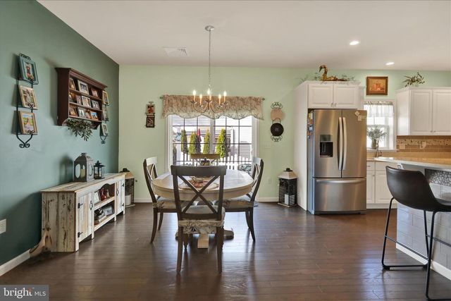 4 ROSEBUSH CT, Womelsdorf, PA 19567