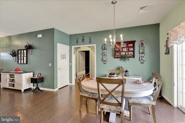 4 ROSEBUSH CT, Womelsdorf, PA 19567