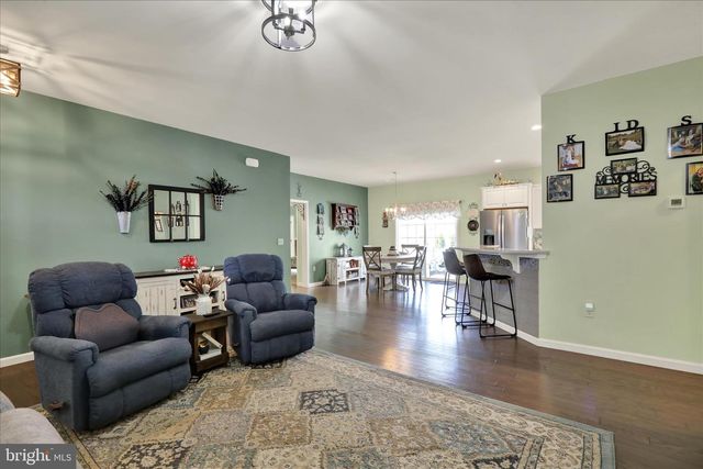 4 ROSEBUSH CT, Womelsdorf, PA 19567