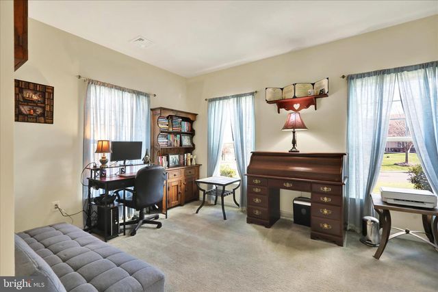 4 ROSEBUSH CT, Womelsdorf, PA 19567