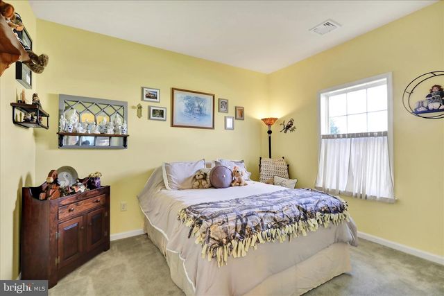 4 ROSEBUSH CT, Womelsdorf, PA 19567