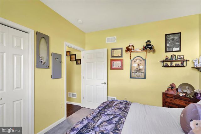 4 ROSEBUSH CT, Womelsdorf, PA 19567