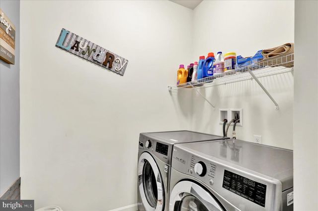 4 ROSEBUSH CT, Womelsdorf, PA 19567