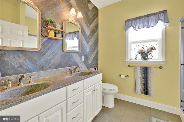 4 ROSEBUSH CT, Womelsdorf, PA 19567