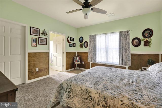 4 ROSEBUSH CT, Womelsdorf, PA 19567