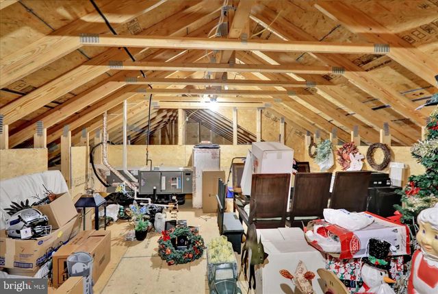 4 ROSEBUSH CT, Womelsdorf, PA 19567