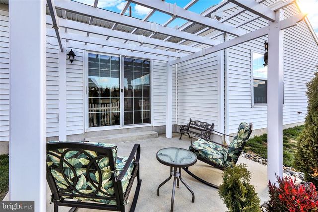 4 ROSEBUSH CT, Womelsdorf, PA 19567