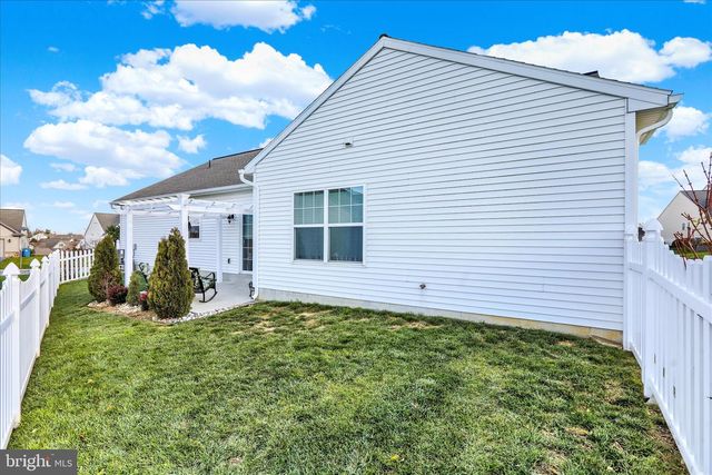 4 ROSEBUSH CT, Womelsdorf, PA 19567