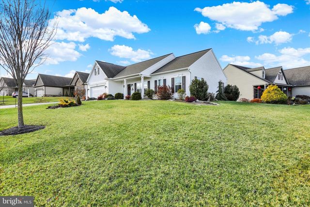 4 ROSEBUSH CT, Womelsdorf, PA 19567