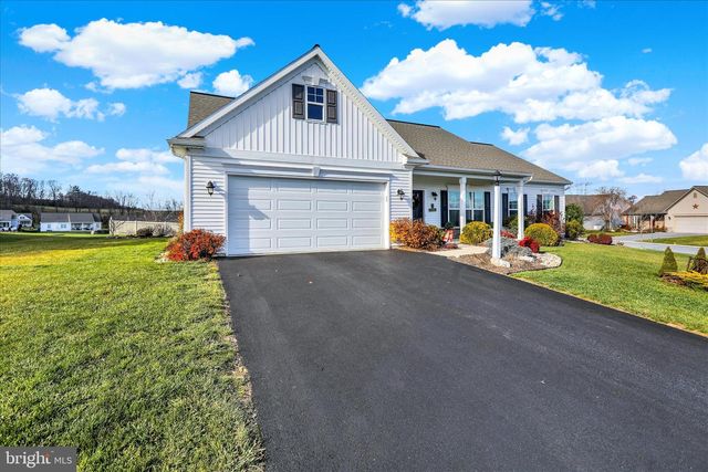 4 ROSEBUSH CT, Womelsdorf, PA 19567