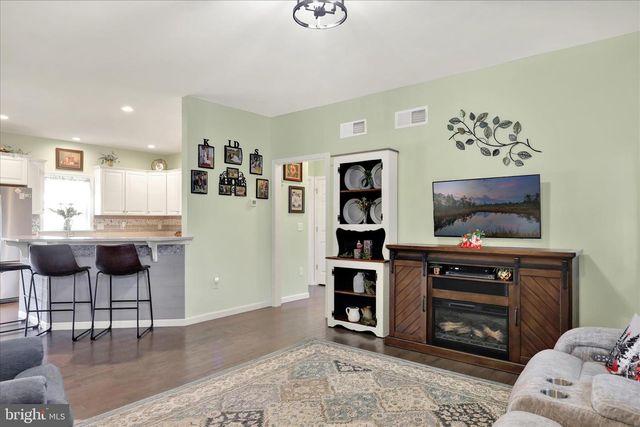 4 ROSEBUSH CT, Womelsdorf, PA 19567