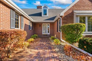 2611 W Lake Vista COURT, Mequon, WI 53092