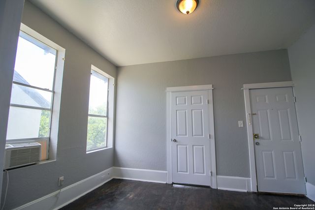 1716 N Olive St Apt 4, San Antonio, TX 78208
