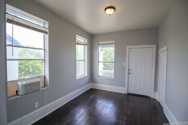 1716 N Olive St Apt 4, San Antonio, TX 78208