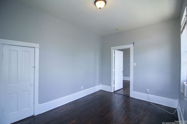 1716 N Olive St Apt 4, San Antonio, TX 78208