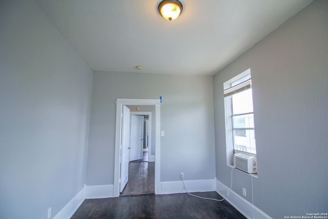 1716 N Olive St Apt 4, San Antonio, TX 78208