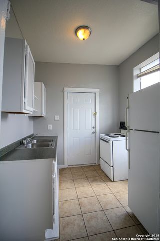 1716 N Olive St Apt 4, San Antonio, TX 78208