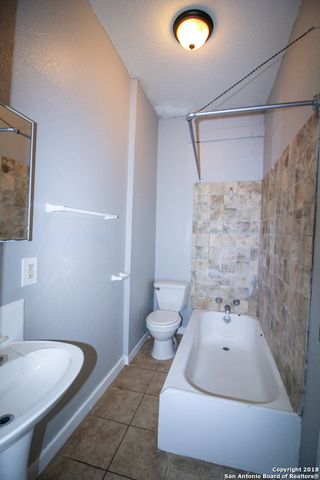 1716 N Olive St Apt 4, San Antonio, TX 78208
