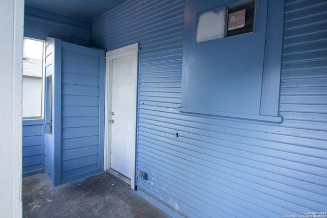 1716 N Olive St Apt 4, San Antonio, TX 78208