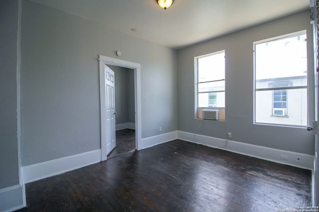 1716 N Olive St Apt 4, San Antonio, TX 78208