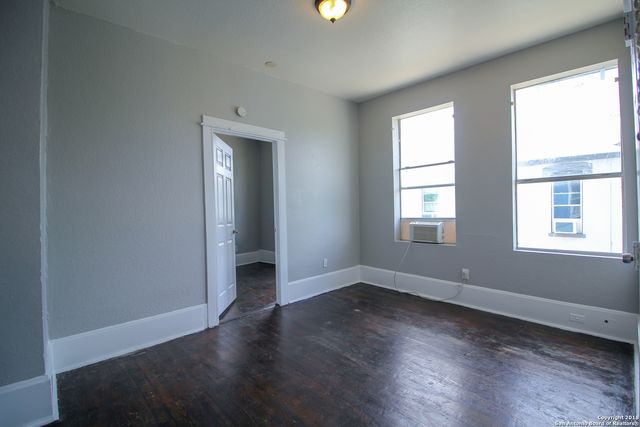 1716 N Olive St Apt 4, San Antonio, TX 78208