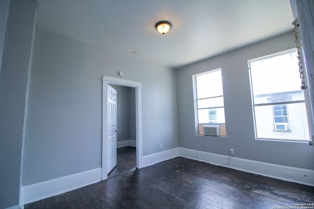 1716 N Olive St Apt 4, San Antonio, TX 78208