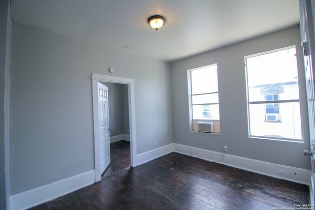 1716 N Olive St Apt 4, San Antonio, TX 78208