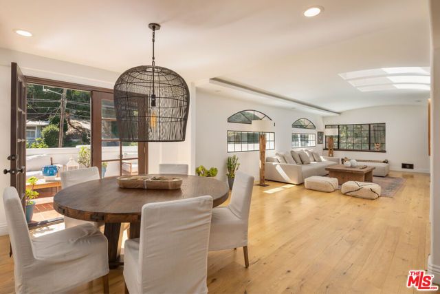 1508 N Beverly Glen Boulevard, Los Angeles, CA 90077