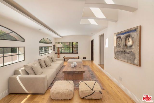1508 N Beverly Glen Boulevard, Los Angeles, CA 90077