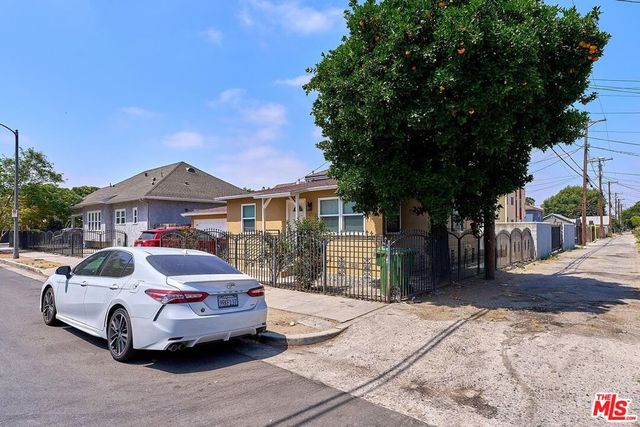 1305 W 37th Place, Los Angeles, CA 90007